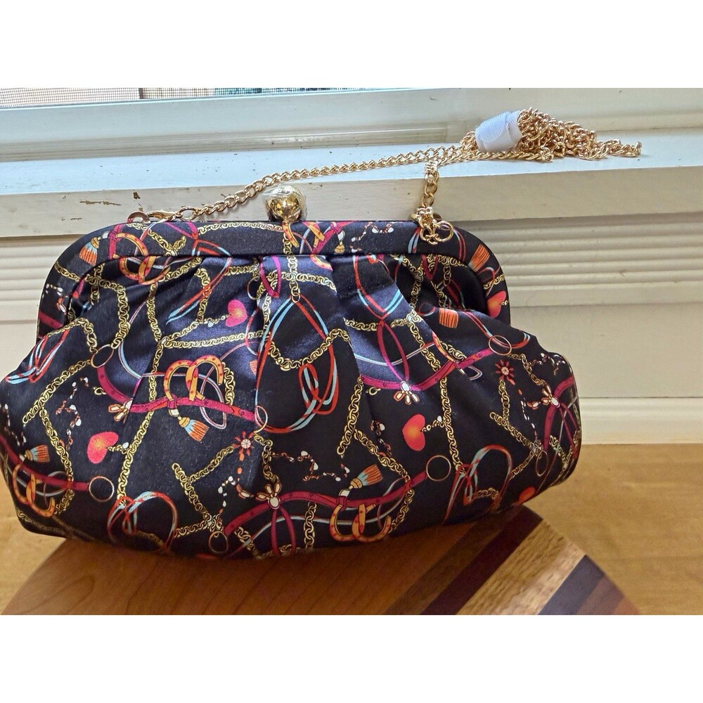 Alessia Black Heart Kiss Lock Clutch Bag Detachable Gold Chain Shoulder Strap